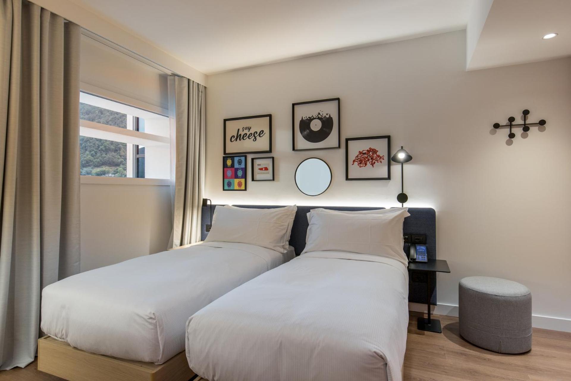 Hotel Hampton By Hilton Locarno Losone Esterno foto