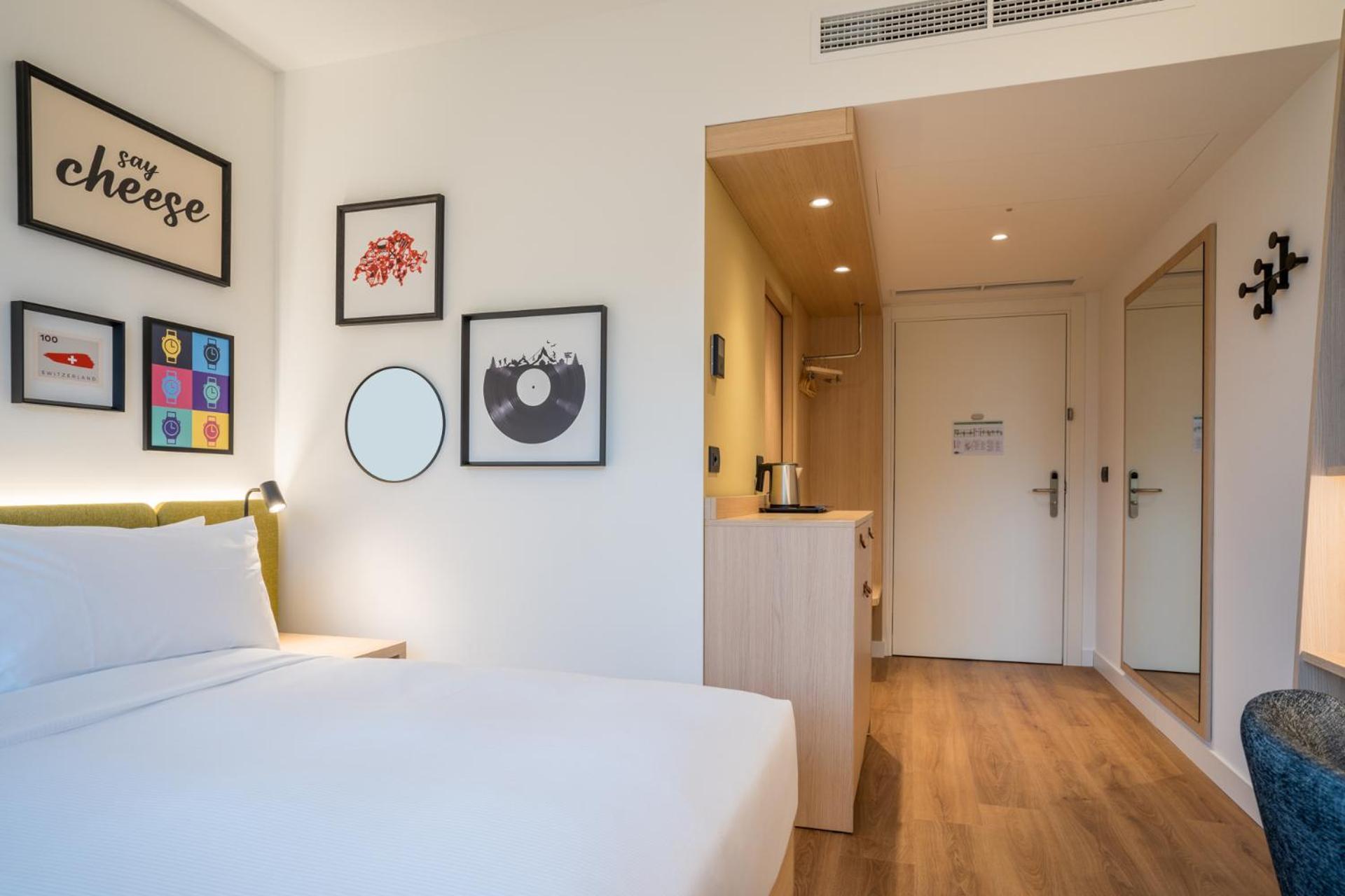 Hotel Hampton By Hilton Locarno Losone Esterno foto