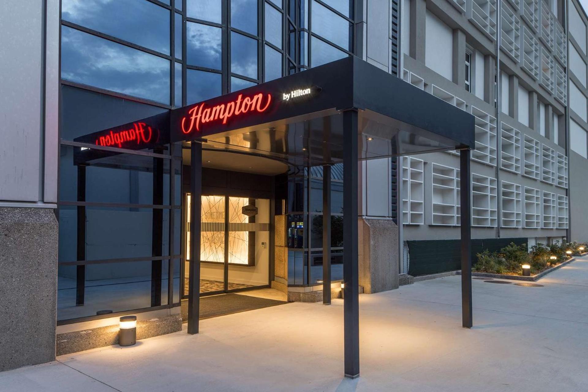 Hotel Hampton By Hilton Locarno Losone Esterno foto