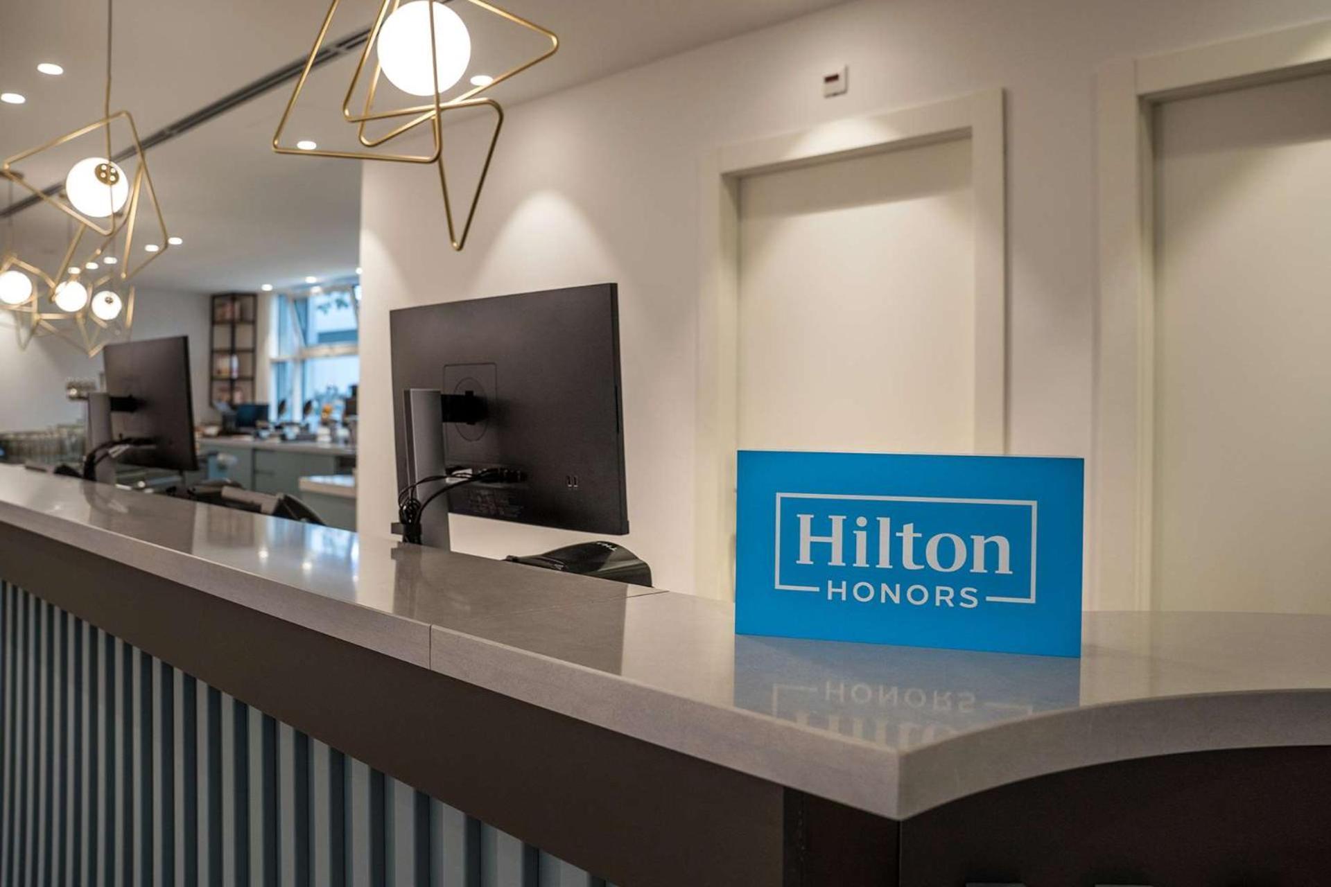 Hotel Hampton By Hilton Locarno Losone Esterno foto