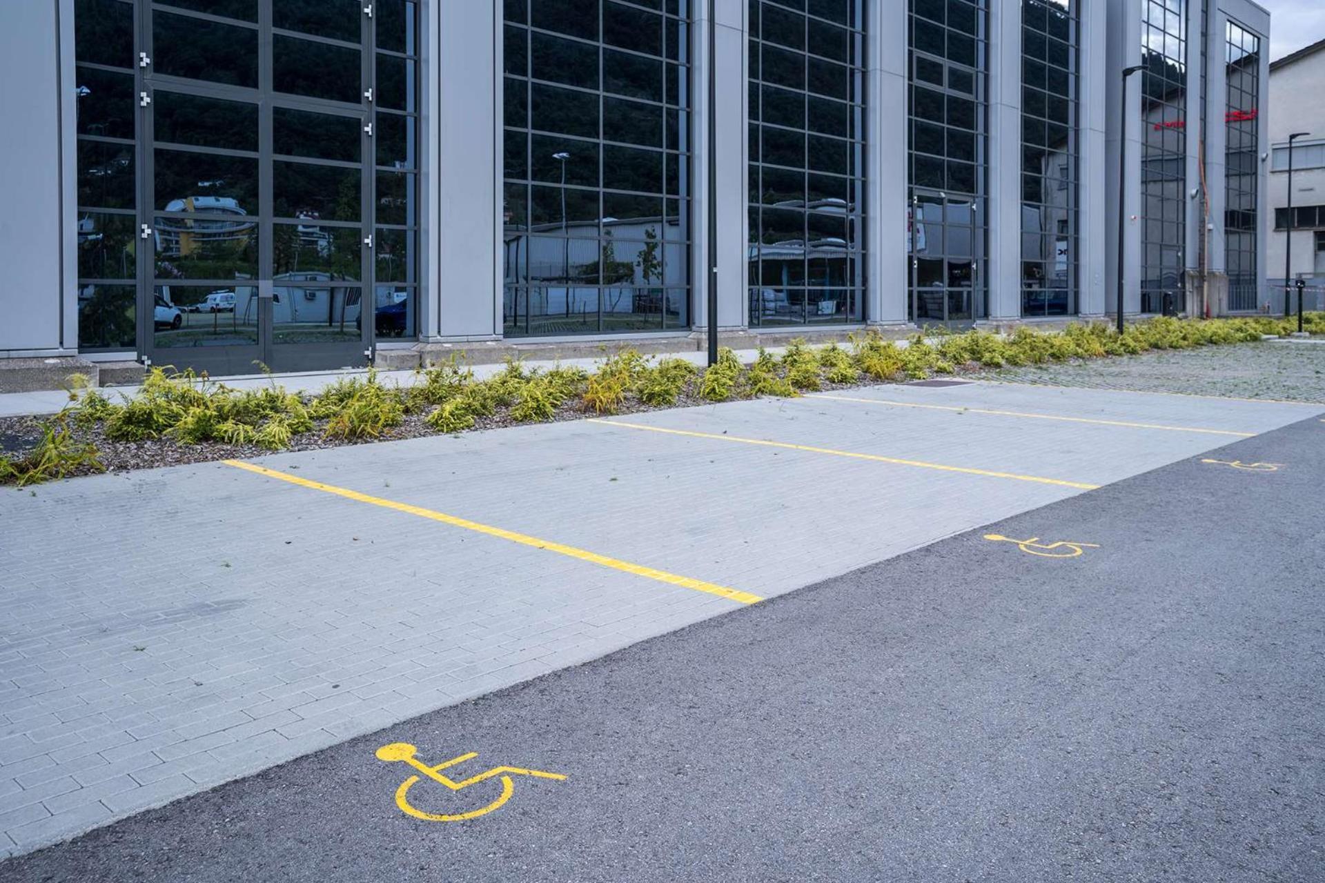 Hotel Hampton By Hilton Locarno Losone Esterno foto